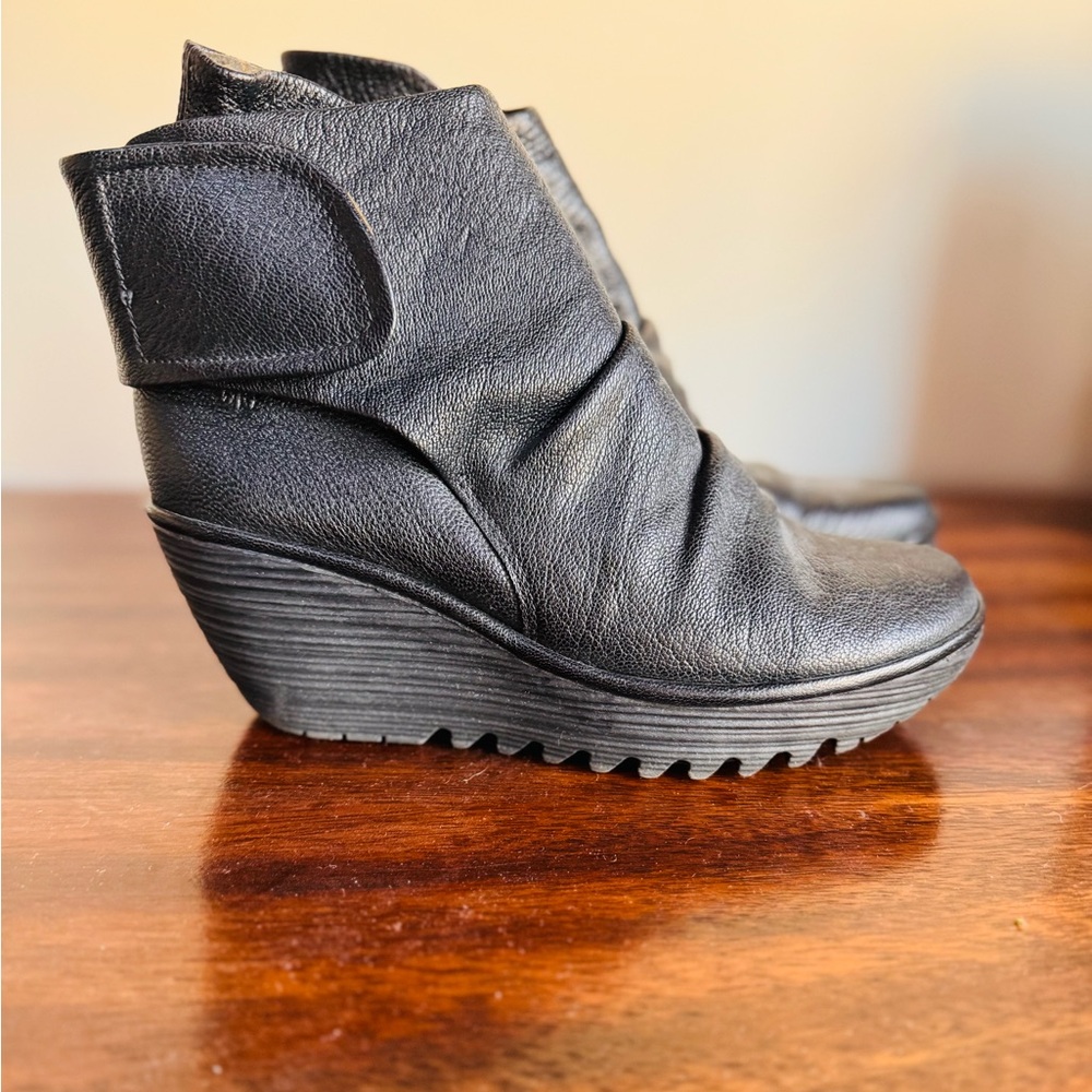 Womens black Fly London bootie